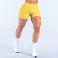 Sculpt Short WiselCompany, color amarillo, caminando